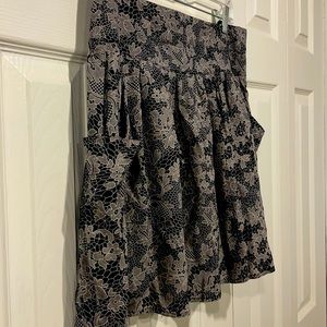 Flowy Navy floral skirt M